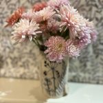 خرید گل داوودی برای تزئین فضای سبز در استخر