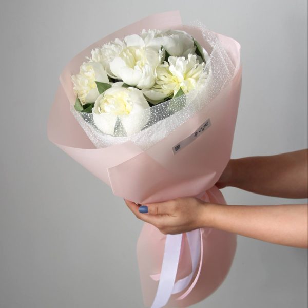 دسته گل پیونی سفید مینیمال کد 11038 - بلورا