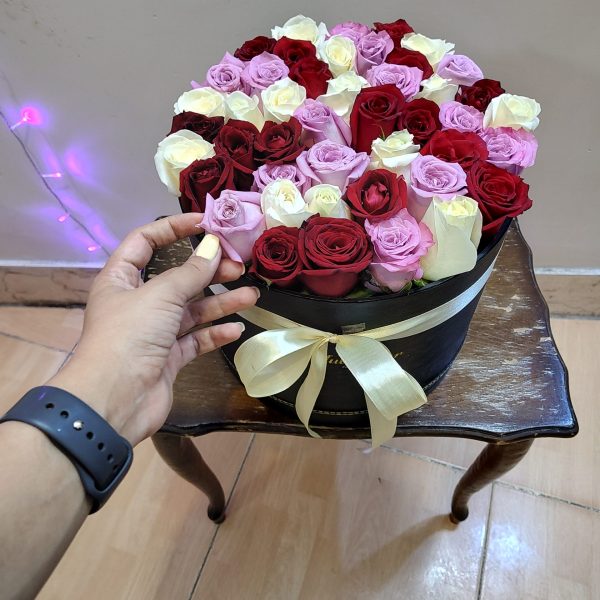 باکس گل رز لاکچری سه رنگ ۴۰ شاخه در اصفهان