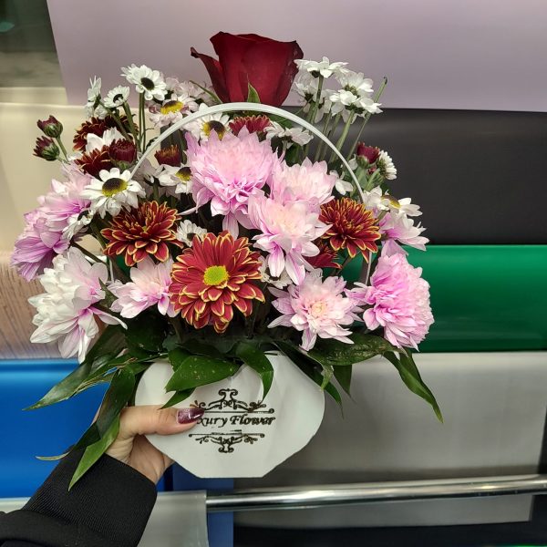 باکس چوبی قلبی با گل طبیعی - اصفهان